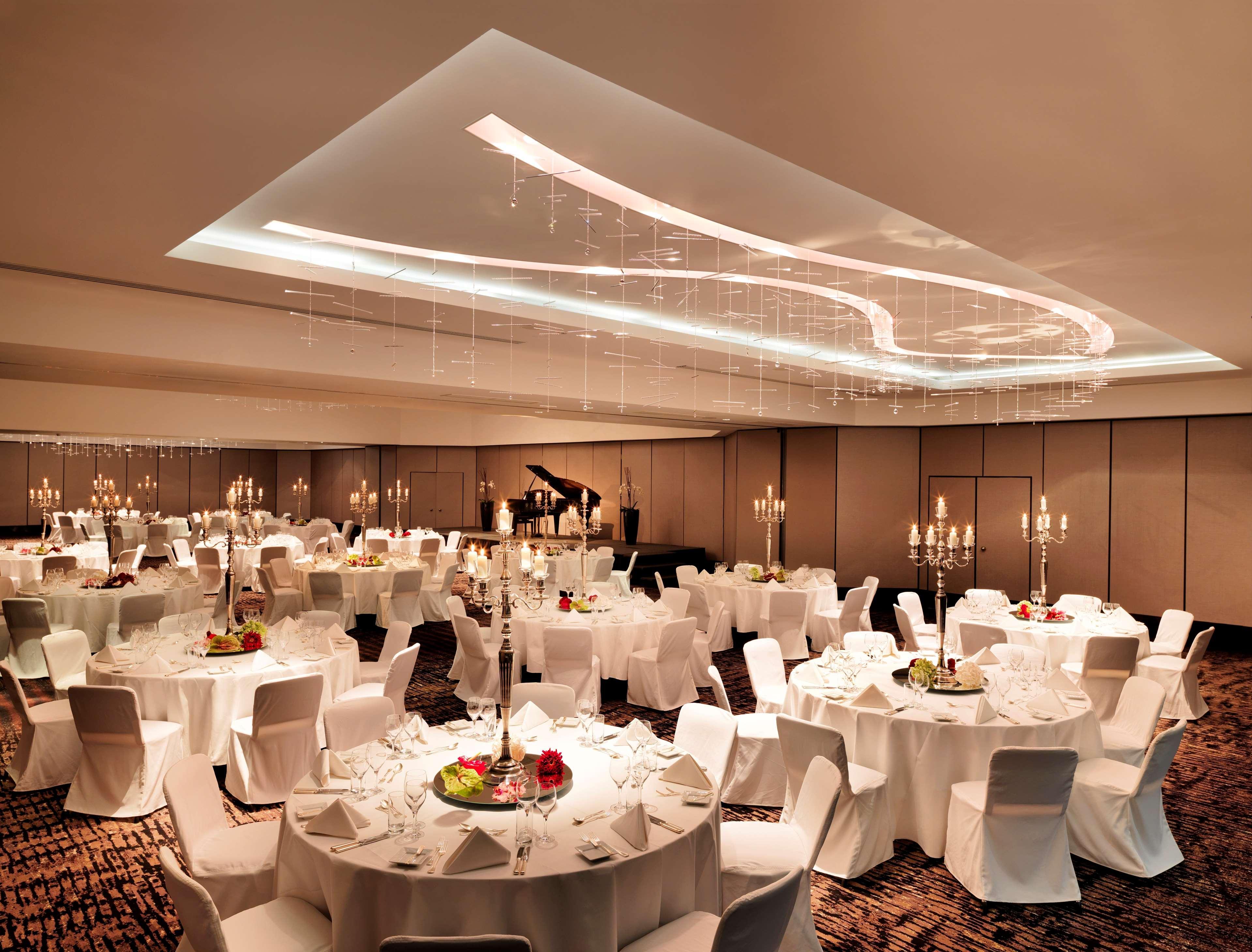 Hyatt Regency Koln Hotel Restaurant photo